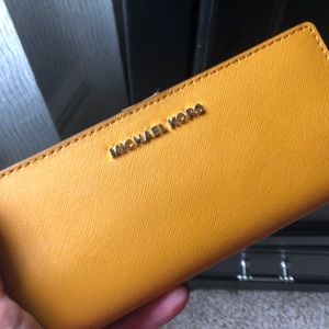 Bifold Wallet quick sale!!